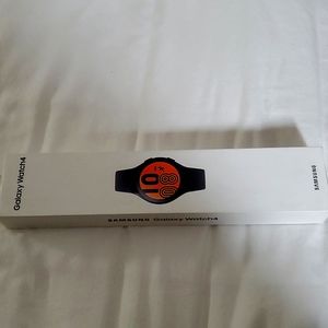 Samsung Galaxy 4 44mm Watch 1 left